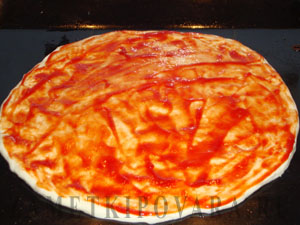 Пицца с креветками и чесночным маслом