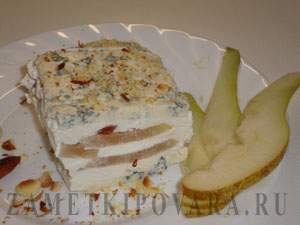 Десерт из груш с голубым сыром