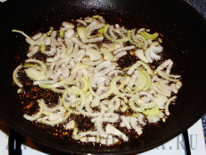 Карп, фаршированный гречкой и грибами в духовке