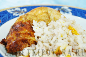 Курица, фаршированная рисом, в духовке