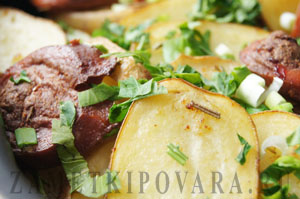 Картошка с сосисками в духовке