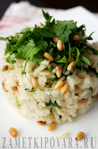 Рис с кедровыми орешками и петрушкой