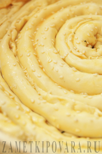 Слоеный пирог-улитка с сыром
