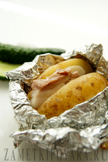 Картошка с салом, запеченная в фольге