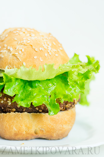 Вегетарианский гамбургер с котлетой из нута