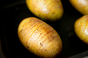 Золотистая картошка в духовке