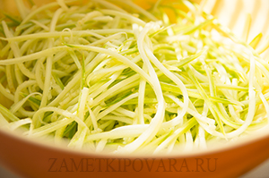 Спагетти из кабачка с лимонным соусом