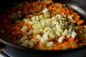 Томатный суп с фасолью и овощами
