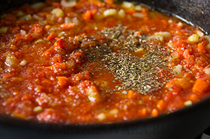 Томатный суп с фасолью и овощами
