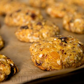 Кукурузное печенье с орехами и сухофруктами