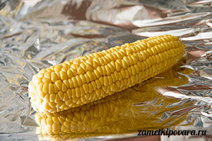 Кукуруза, запеченная в фольге с ароматным маслом