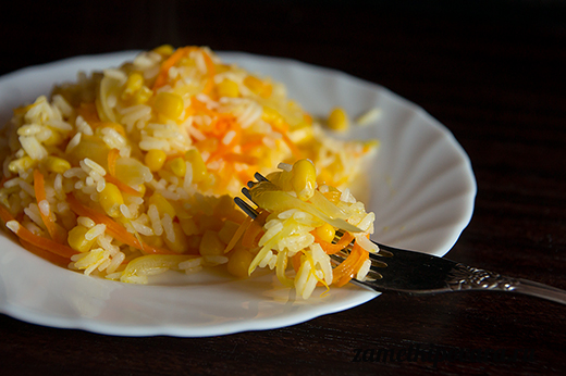 Приготовление жареного риса с морковью и луком: