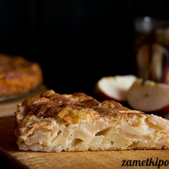 Яблочный пирог с корицей