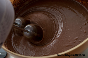 Шоколадные капкейки с вареной сгущенкой и шоколадно-кофейным ганашем